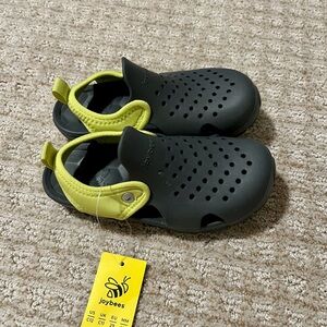 New Joybees kids size C12 / 12 charcoal gray & green creek sandal clog shoes